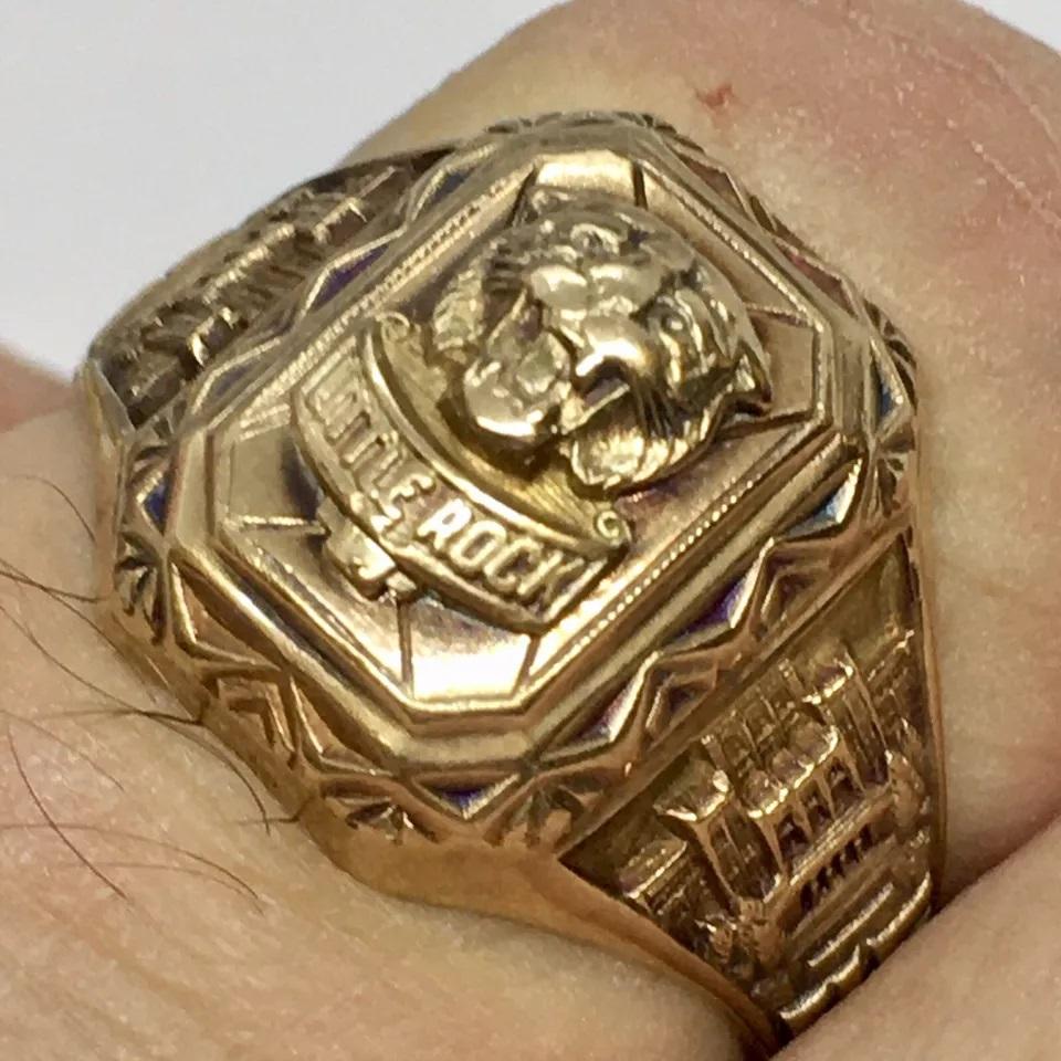 10K Gold Ring Little Rock 1945 Class Retro Era 5.6 Gram Size 7.75 Hallmark For Sale 1