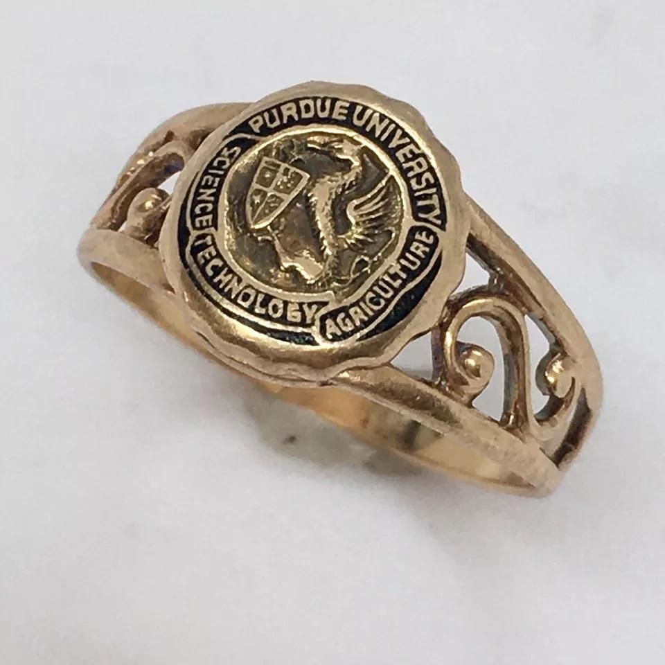 10K Gold Ring Purdue University Class Ring 1920s Art Deco 2.2 Gram Size 5.5

Show off your school spirit with this stunning 10K gold class ring from Purdue University. This Art Deco style ring features a beautiful design that will make you stand out
