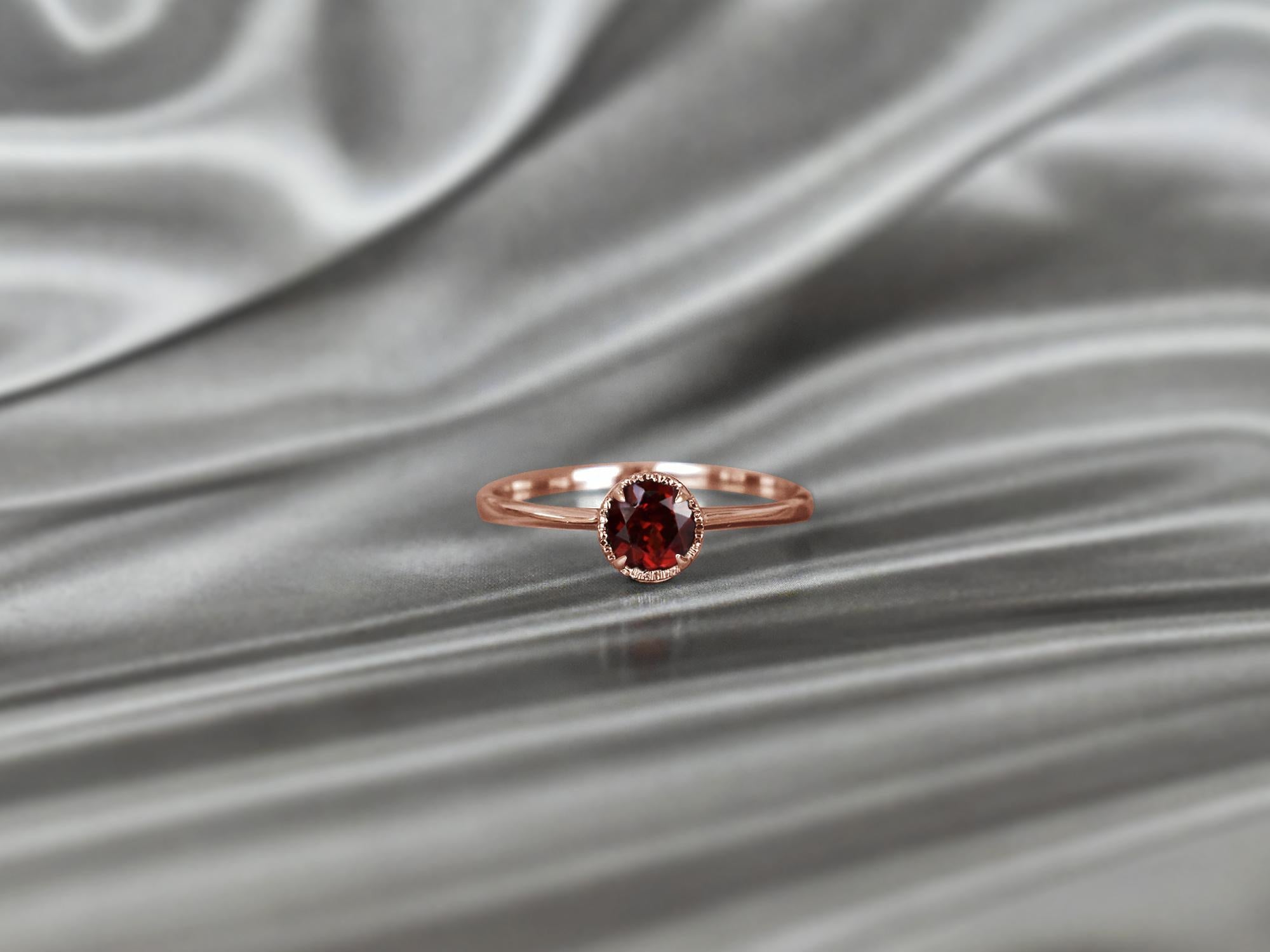 En venta: Anillo de oro de 10 quilates con gema redonda de 5 mm con forma redonda Anillo apilable de gemas  2