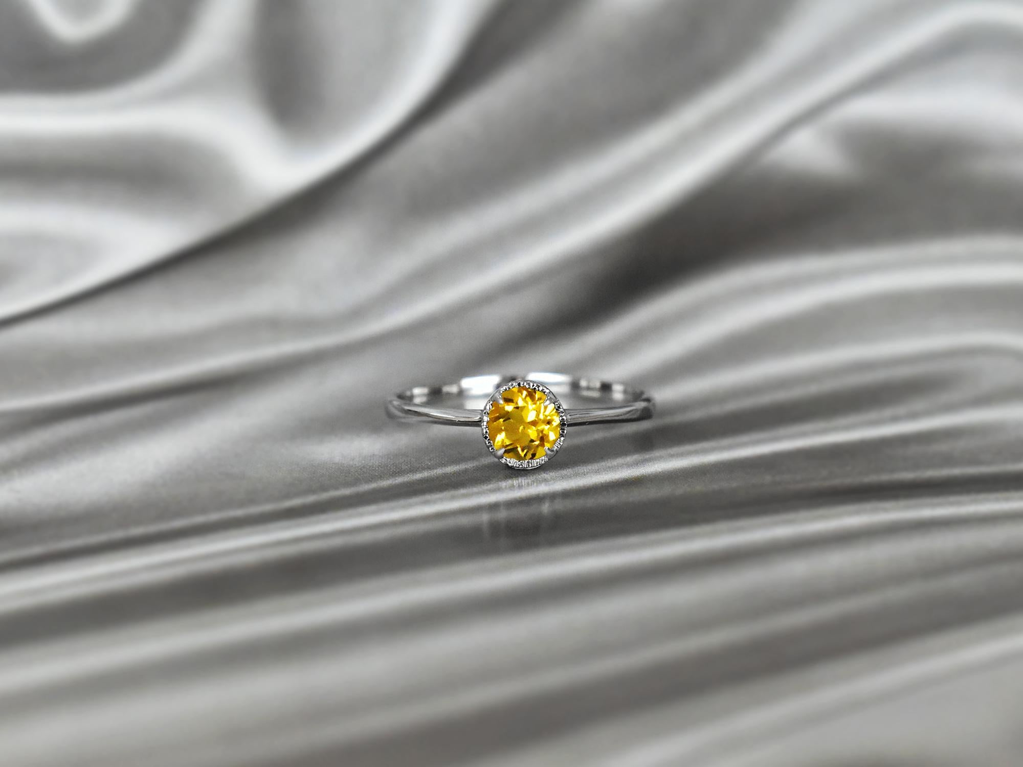 En venta: Anillo de oro de 10 quilates con gema redonda de 5 mm con forma redonda Anillo apilable de gemas  6