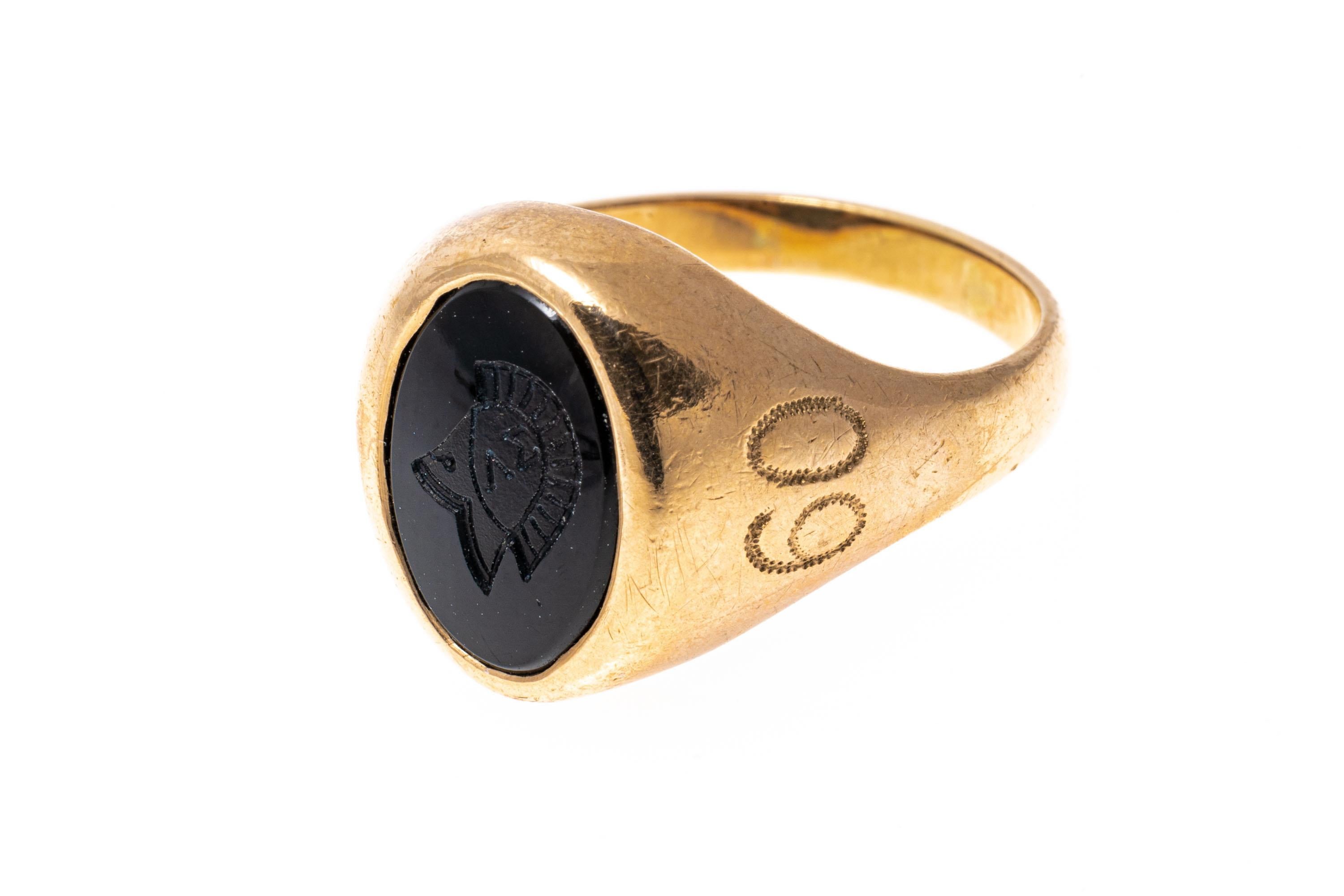 Taille ovale Bague en or 10k de style signet vintage avec intaille en onyx noir en vente