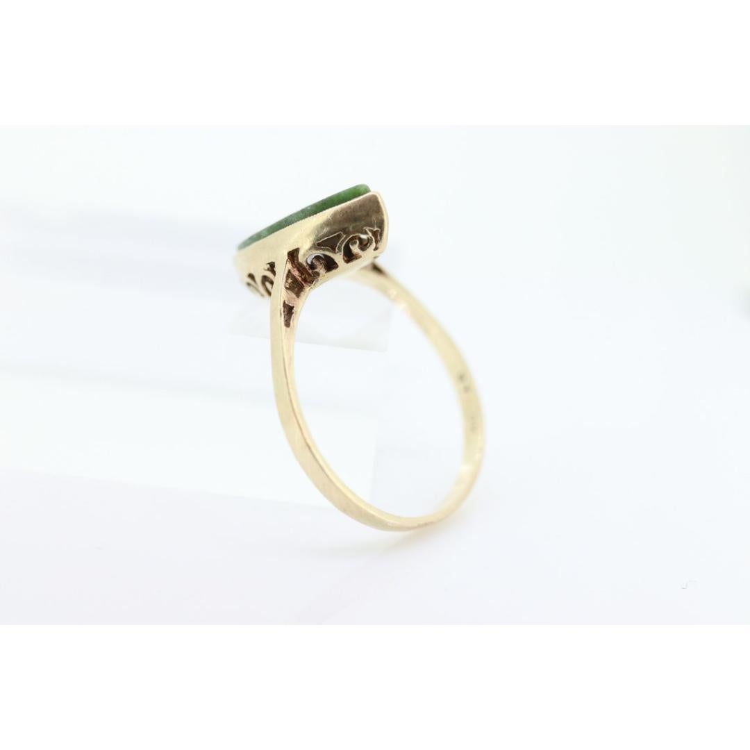 10k Green Agate Marquise Jade Jadeite ring. 10k Bezel Set marquise cabochon For Sale 4