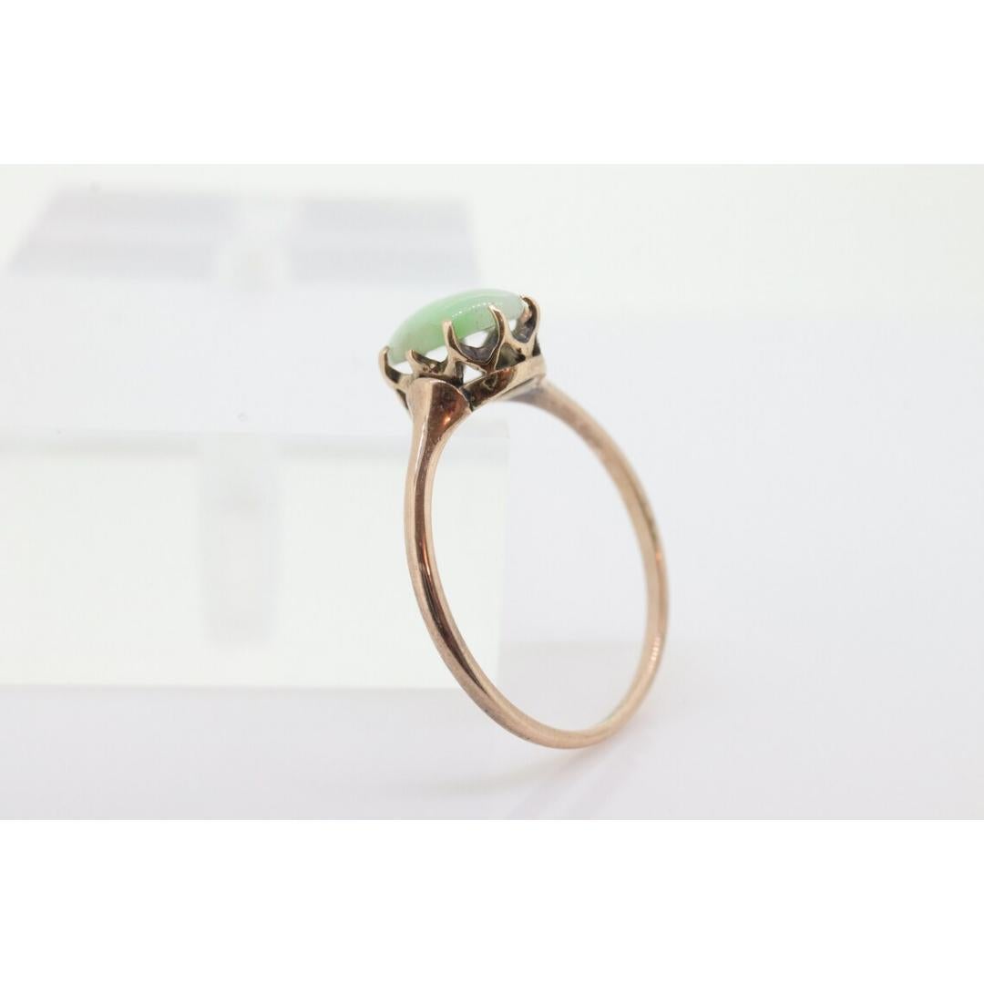 Vintage from the 1990s
Size: 7 US
Materials: Stone
Gemstone: Jade
Gem color: Green

Style: Minimalist

Wonderful Apple Green Jade Cabochon ring. Jade is translucent green and white color. Prong set into victorian claw

1.4grams total weight
6mm by