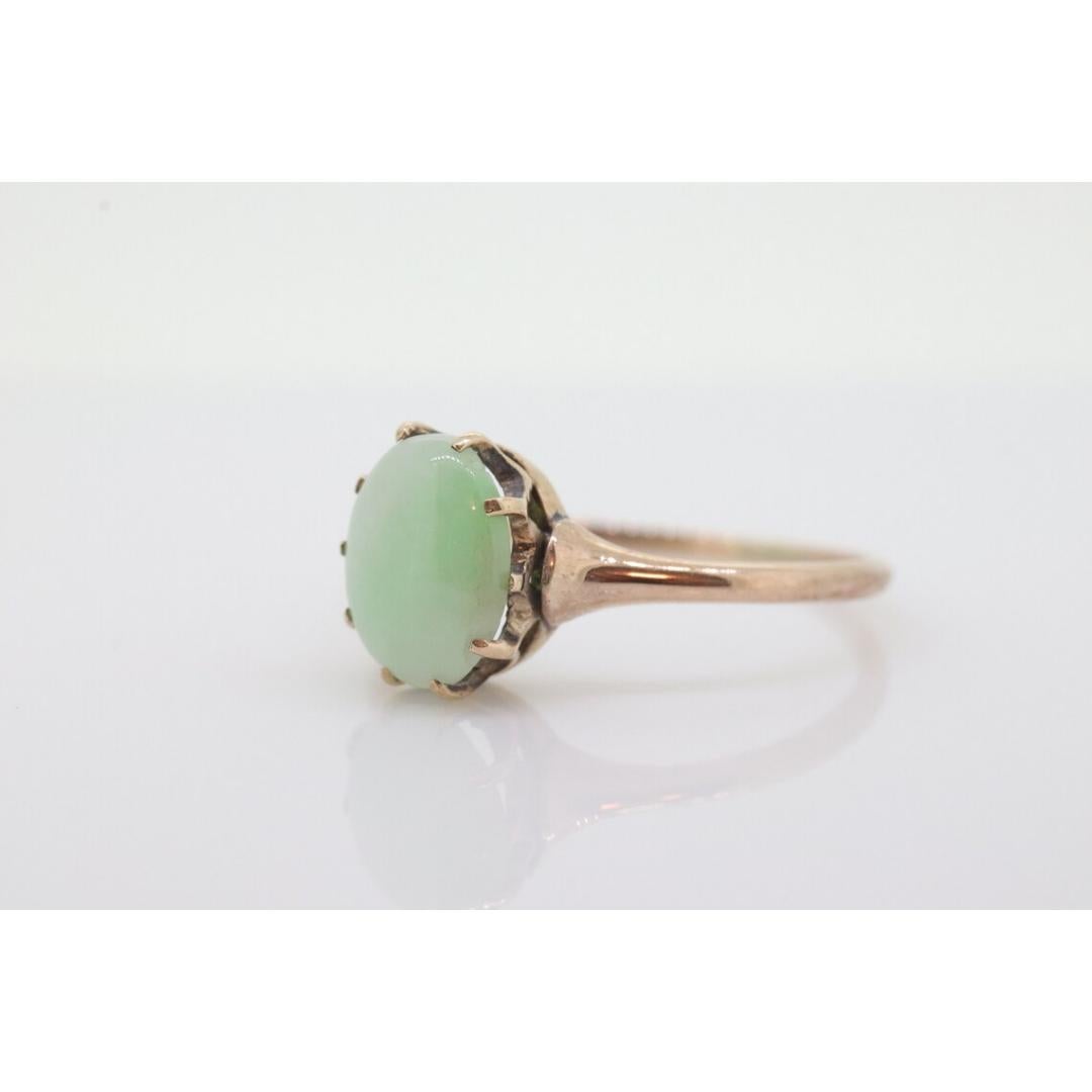 Women's or Men's 10k Green White Jade Jadeite ring. Apple translucent green cabochon ring. For Sale