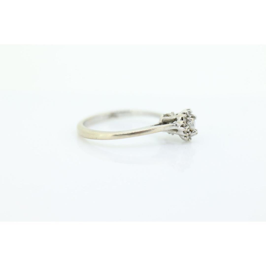 10k Herz Diamantschliff Halo-Ring. 10k Weißgold Herzschliff Diamant-Cluster-Ring. im Angebot 5