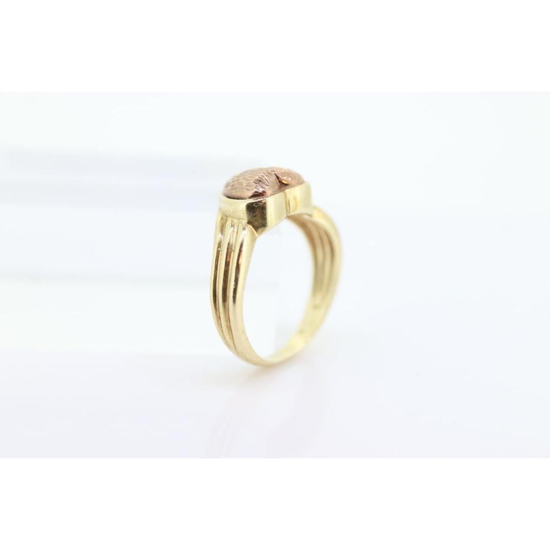Vintage
Taille : 5 1/2 US
MATERIAL : Or
Couleur de la bande : jaune

Style : Minimaliste

Magnifique bague à motif de cœur. Le cœur est texturé et réalisé en 3D.


Détails :
sz 5.5
Or rose et jaune 10k
3,2 g au total