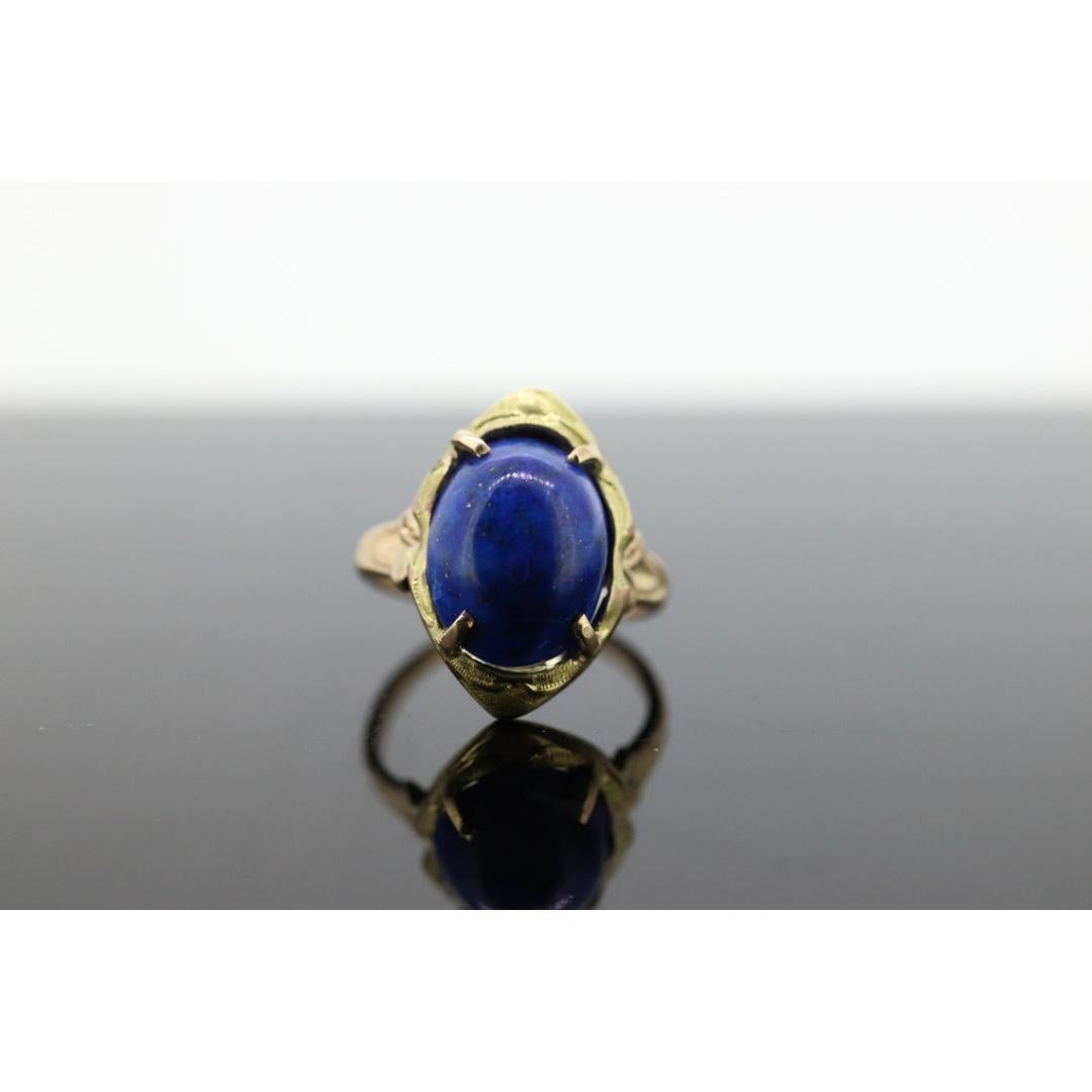 Ring mit 10 Karat Lapislazuli. Ovaler Cabochon-Lapislazuli-Lünette in Lünettenfassung gefasst. einzigartig im Zustand „Gut“ im Angebot in Port Charlotte, FL