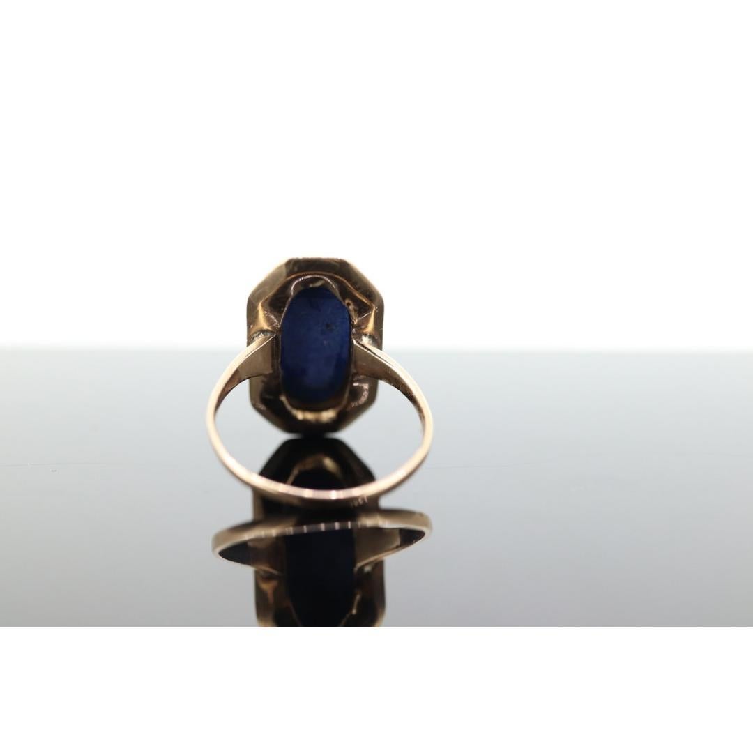 Ring mit 10 Karat Lapislazuli. Ovaler Cabochon-Lapislazuli-Lünette in Lünettenfassung gefasst. einzigartig Damen im Angebot