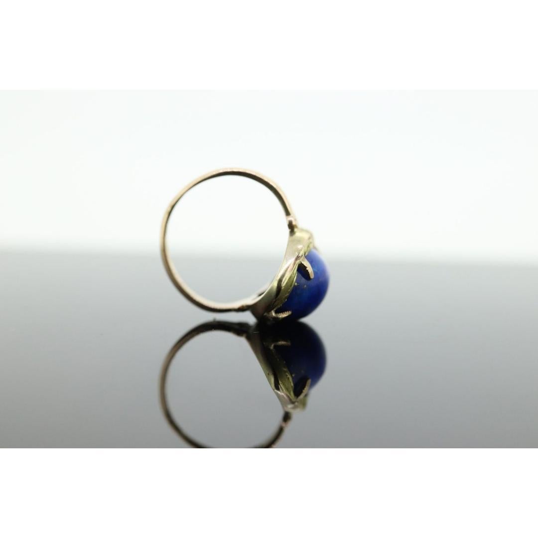 Ring mit 10 Karat Lapislazuli. Ovaler Cabochon-Lapislazuli-Lünette in Lünettenfassung gefasst. einzigartig für Damen oder Herren im Angebot