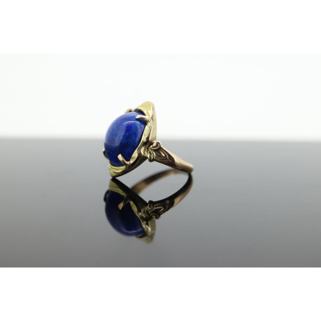 Ring mit 10 Karat Lapislazuli. Ovaler Cabochon-Lapislazuli-Lünette in Lünettenfassung gefasst. einzigartig im Angebot 1
