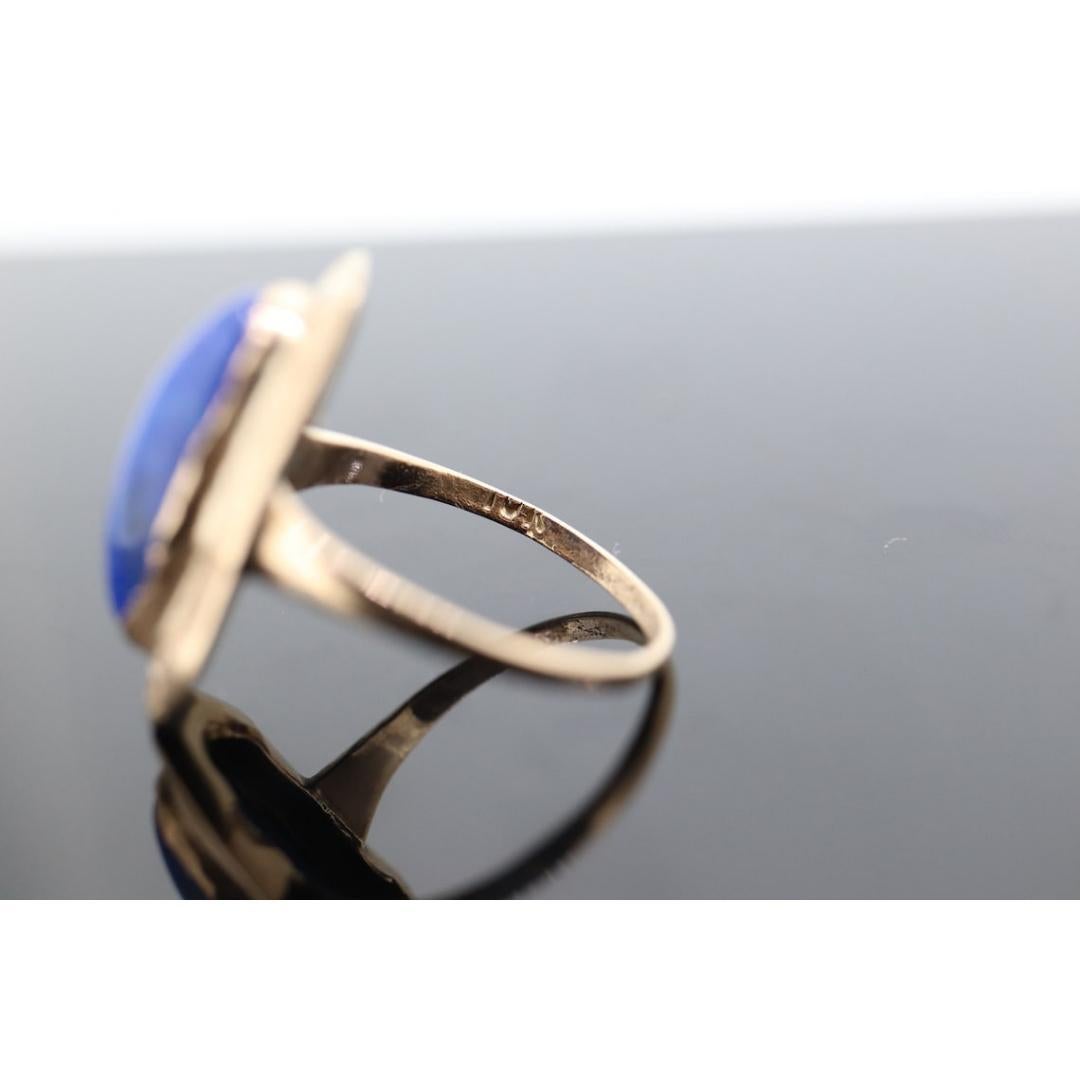 Ring mit 10 Karat Lapislazuli. Ovaler Cabochon-Lapislazuli-Lünette in Lünettenfassung gefasst. einzigartig im Angebot 2