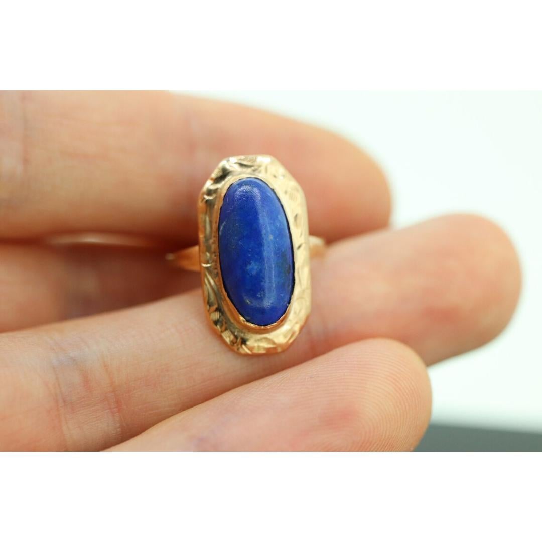 Ring mit 10 Karat Lapislazuli. Ovaler Cabochon-Lapislazuli-Lünette in Lünettenfassung gefasst. einzigartig im Angebot 3