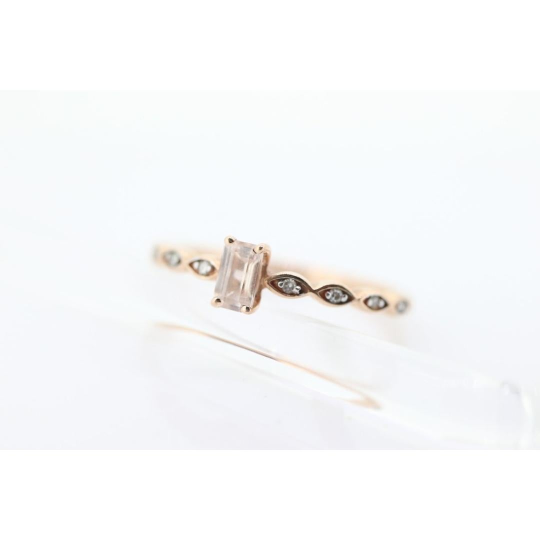 Anello con morganite e diamanti a 10k. Promessa in oro rosa Baguette Morganite e diamante in vendita 2