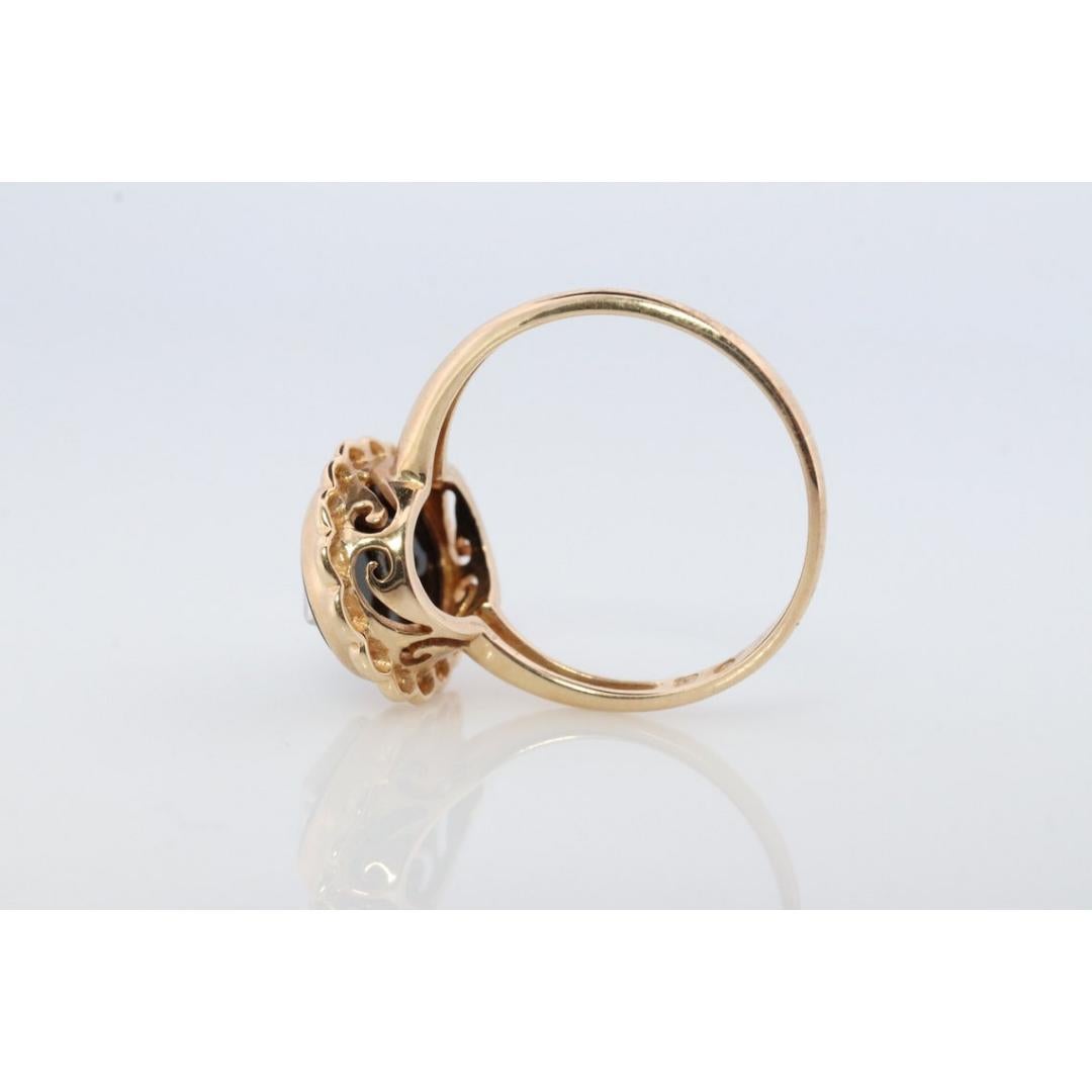 10k ONYX and diamond ring. Oval Onyx bezel set victorian mourning ring. In Good Condition For Sale In Port Charlotte, FL