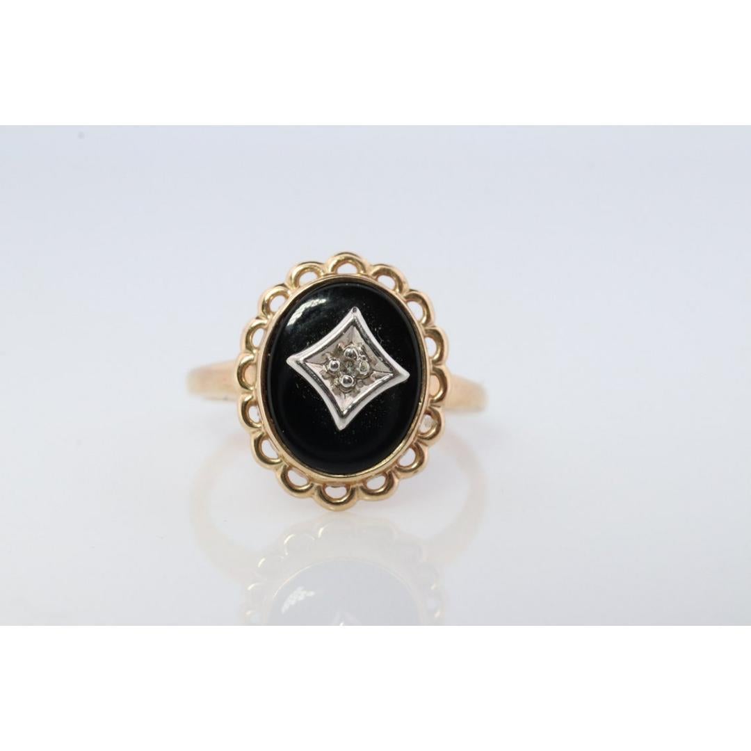 10k ONYX and diamond ring. Oval Onyx bezel set victorian mourning ring. For Sale 1