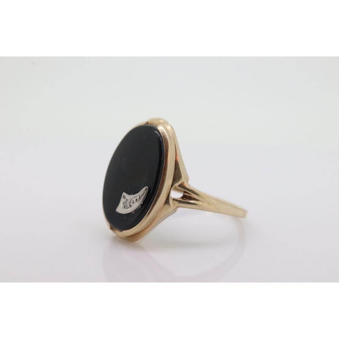 Women's 10k ONYX and diamond ring. Shooting Star Onyx ring. Oval Large Onyx bezel set For Sale