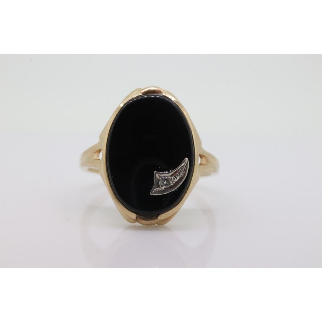 10k ONYX and diamond ring. Shooting Star Onyx ring. Oval Large Onyx bezel set For Sale 1