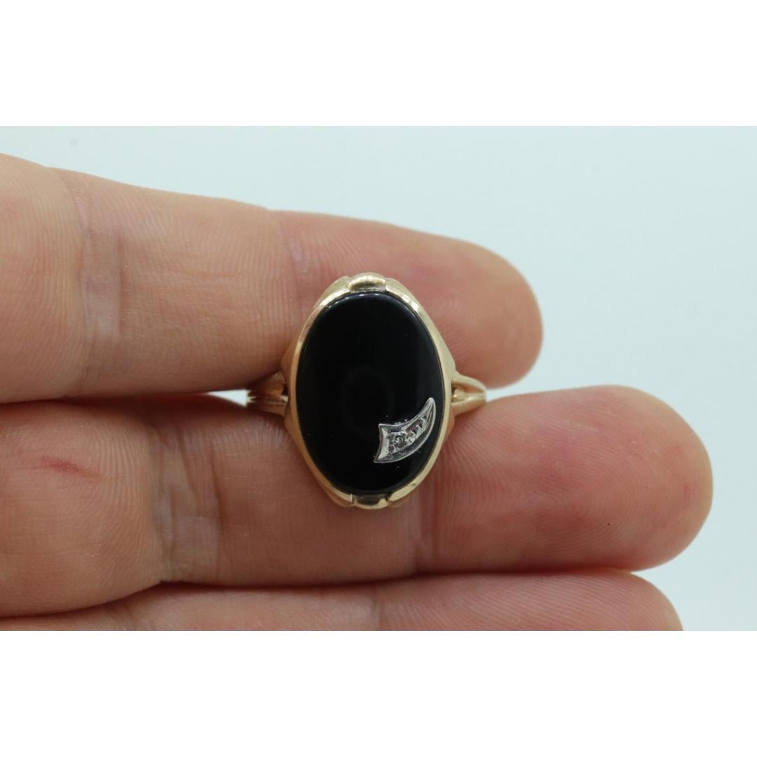 10k ONYX and diamond ring. Shooting Star Onyx ring. Oval Large Onyx bezel set For Sale 2