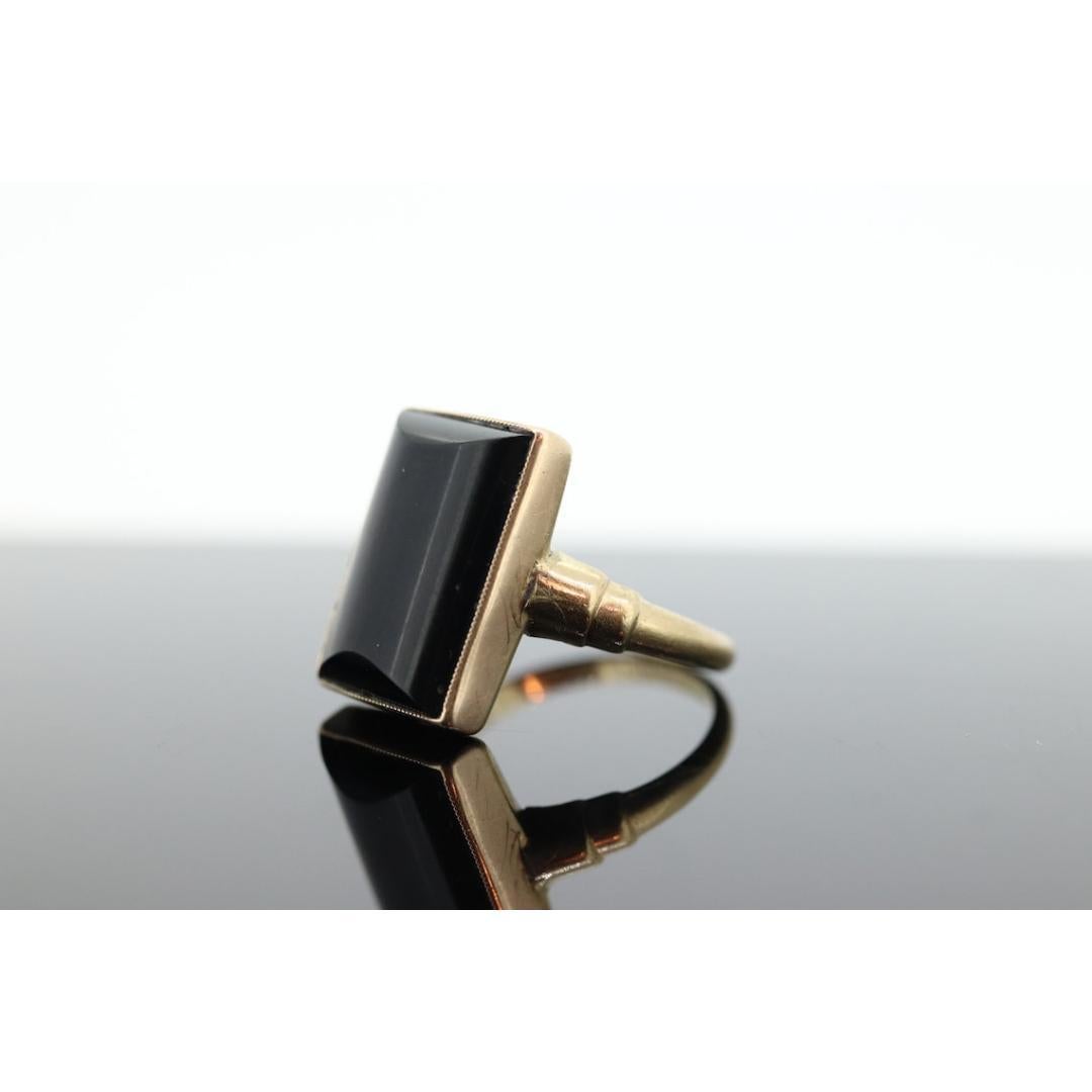 10k ONYX Cabochon ring. Rectangle Onyx bezel set victorian mourning ring. In Good Condition For Sale In Port Charlotte, FL