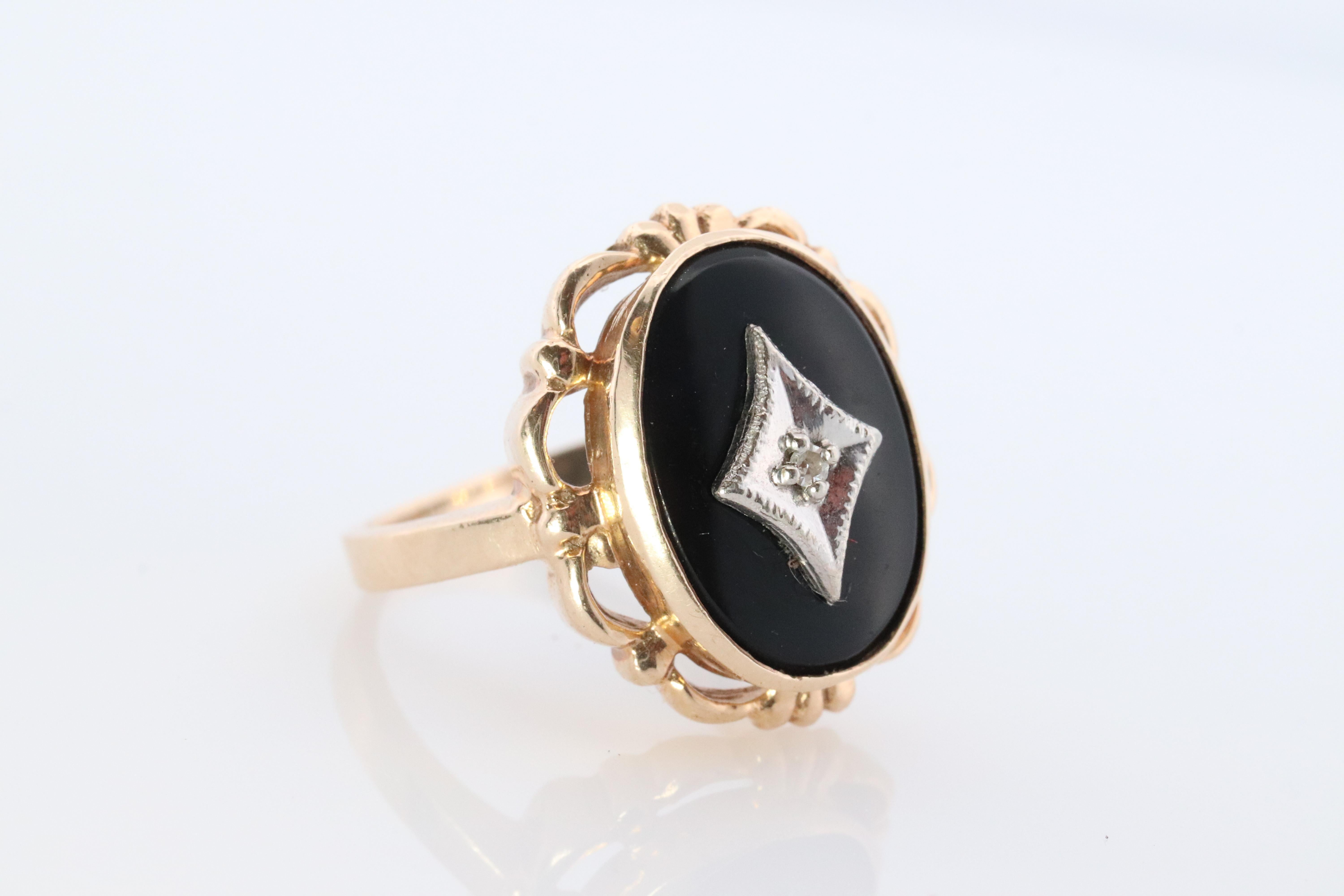 This is a super unique ring. Excellent Pinkie ring. 


Condition: Shows minimal signs of wear. Has not been polished.
Details:

10k Yellow Gold

Marked 10k Garland
size 6.5
10mm by 14mm onyx