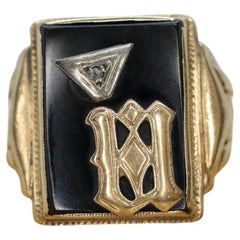 Anello ONYX M N o W da 10k. Anello con lettera M, N o W da 10k. Calligrafia
