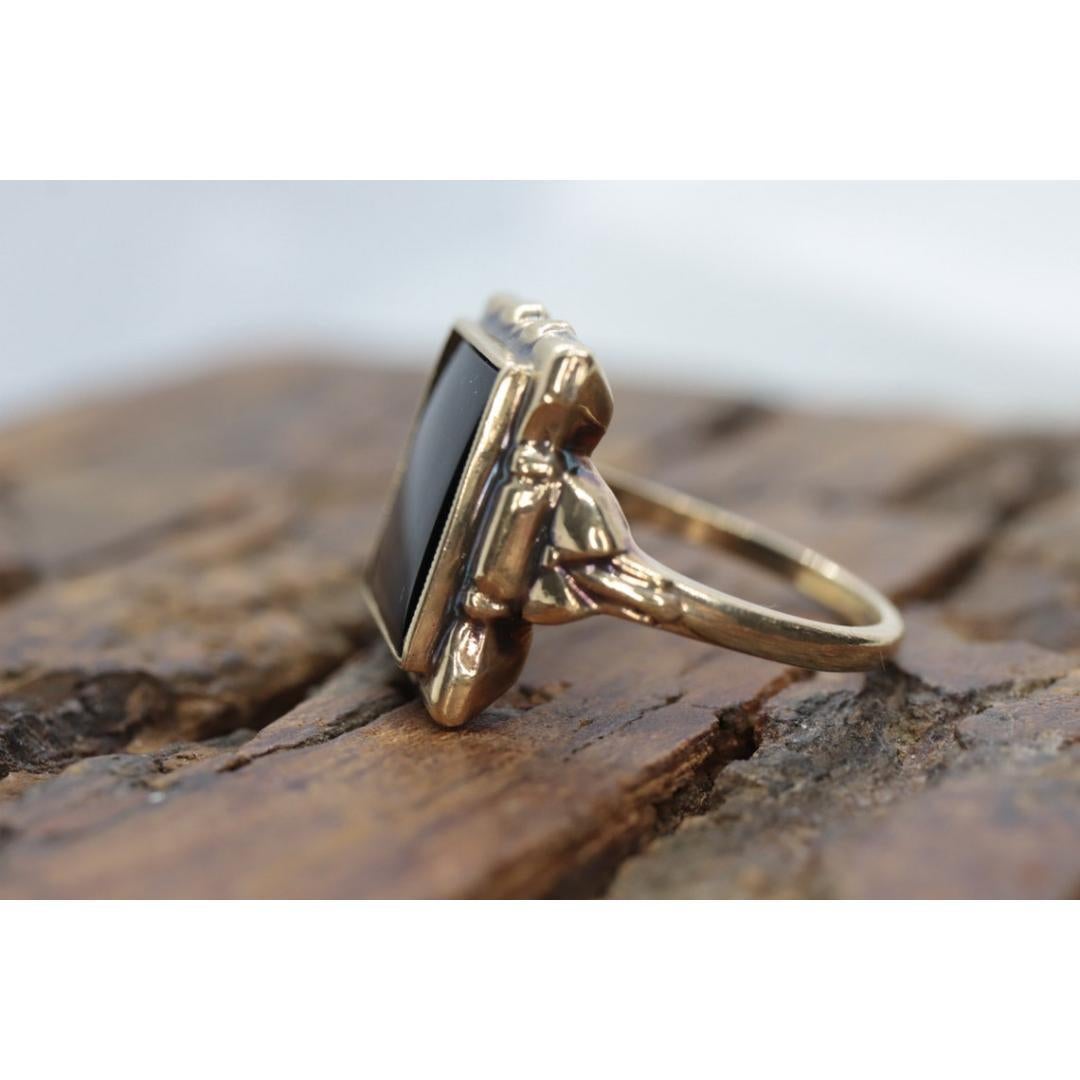 10k ONYX Ring. Moderner und schlanker rechteckiger Bilderrahmen-Signetring aus Onyx. Sz 6.25 im Zustand „Gut“ in Port Charlotte, FL