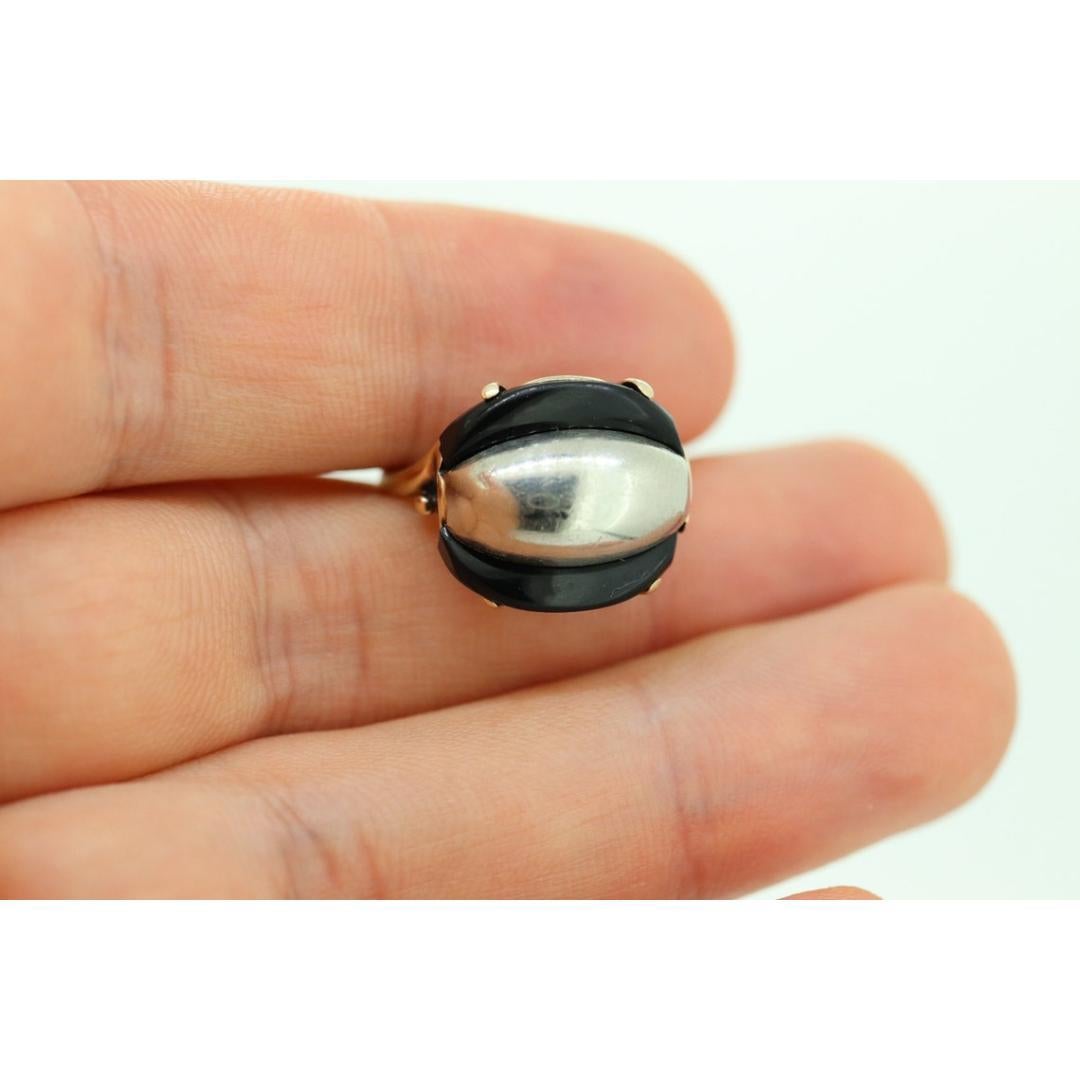 10k ONYX ring. Onyx Sterling Silver 10k gold ring. Sterling Silver Dome Modern In Good Condition For Sale In Port Charlotte, FL
