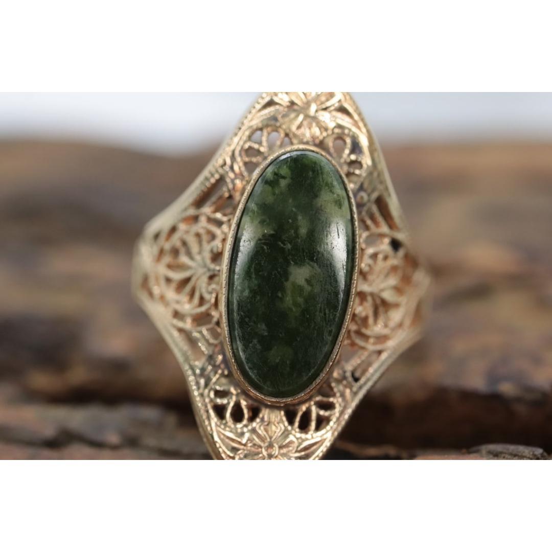 Vintage from the 1990s
Size: 5 1/2 US
Materials: Gold
Gemstone: Agate

Band color: Gold

Filigree shield ring. Bezel set Moss agate in the center

Details:
3.2grams
sz5.5
25mm open Flower bouquet desig
6mm by 12mm moss agate
