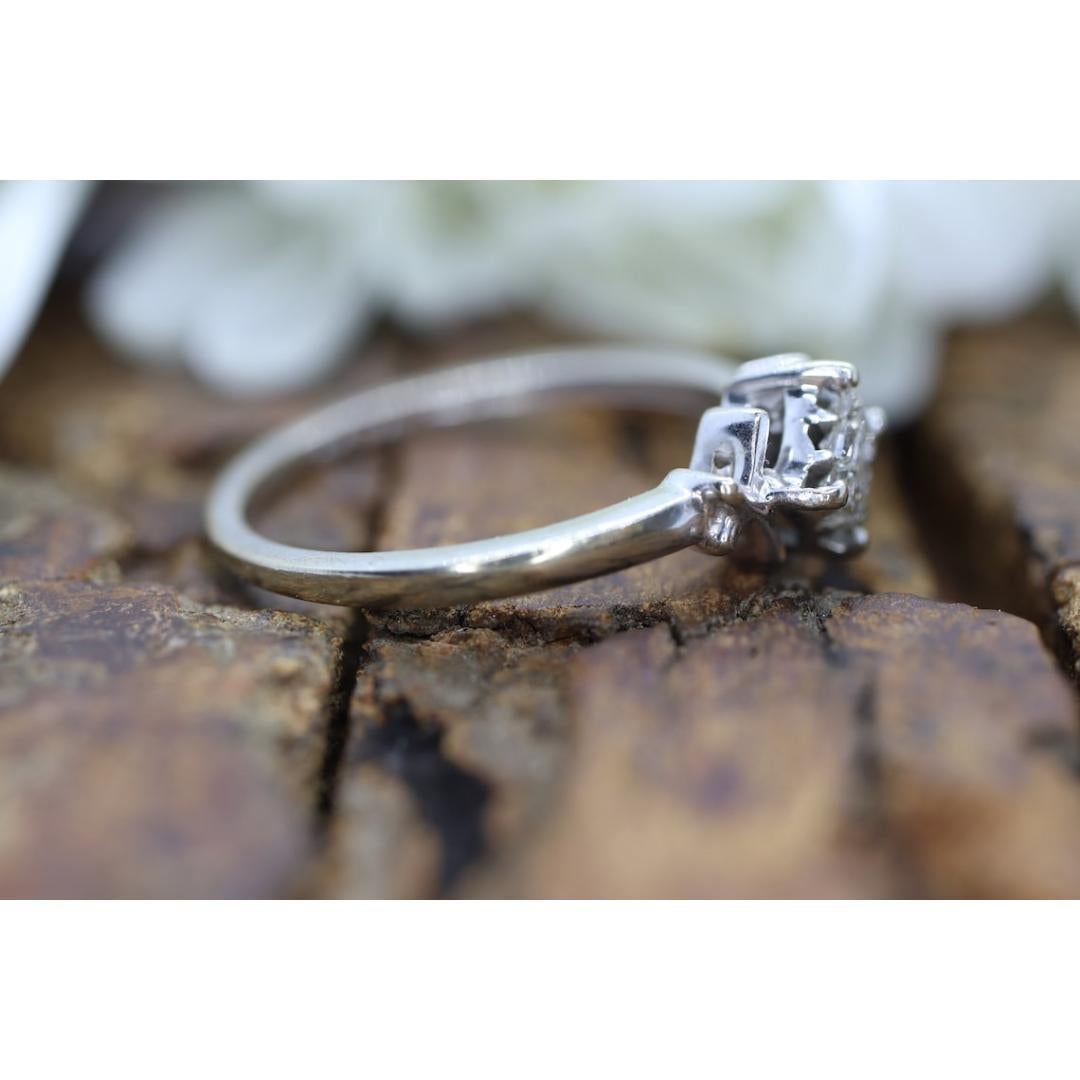 10k Princesa DIAMANTE racimo ilusión anillo solitario.cuadrado diamante PAVE príncipes en Bueno estado para la venta en Port Charlotte, FL