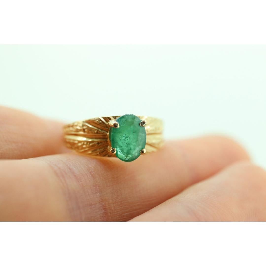 Vintage
Size: 7 US
Materials: Stone
Gemstone: Emerald
Gem color: Green
Band color: Yellow

Style: Mid-century

A rich bluish-green 1.12 carat natural emerald is centered on this Vintage 10k yellow gold ring. Four sturdy prongs hold the gemstone