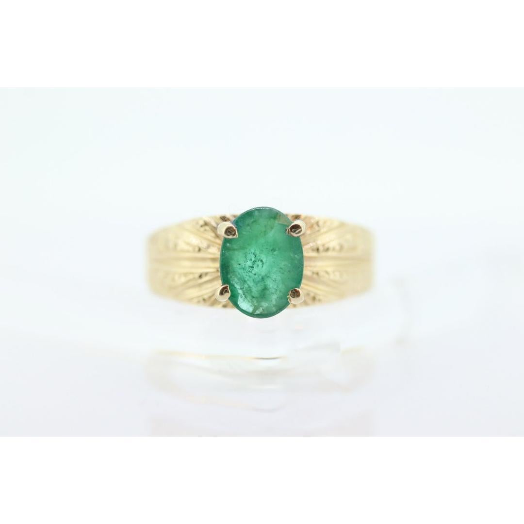 Women's 10k Rich green natural 1 carat oval emerald 10k yellow gold vintage solitaire