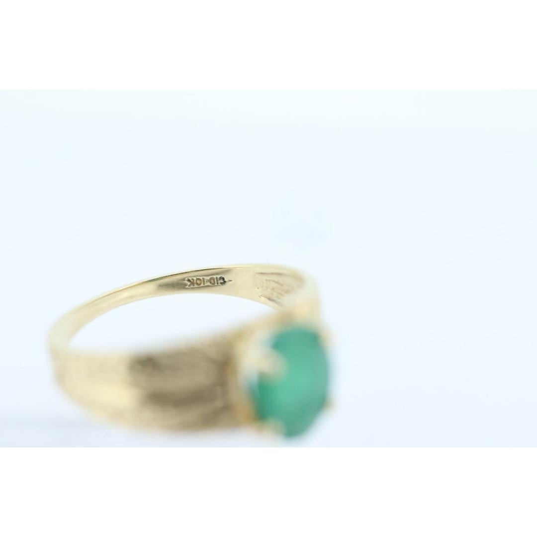 10k Rich green natural 1 carat oval emerald 10k yellow gold vintage solitaire 1