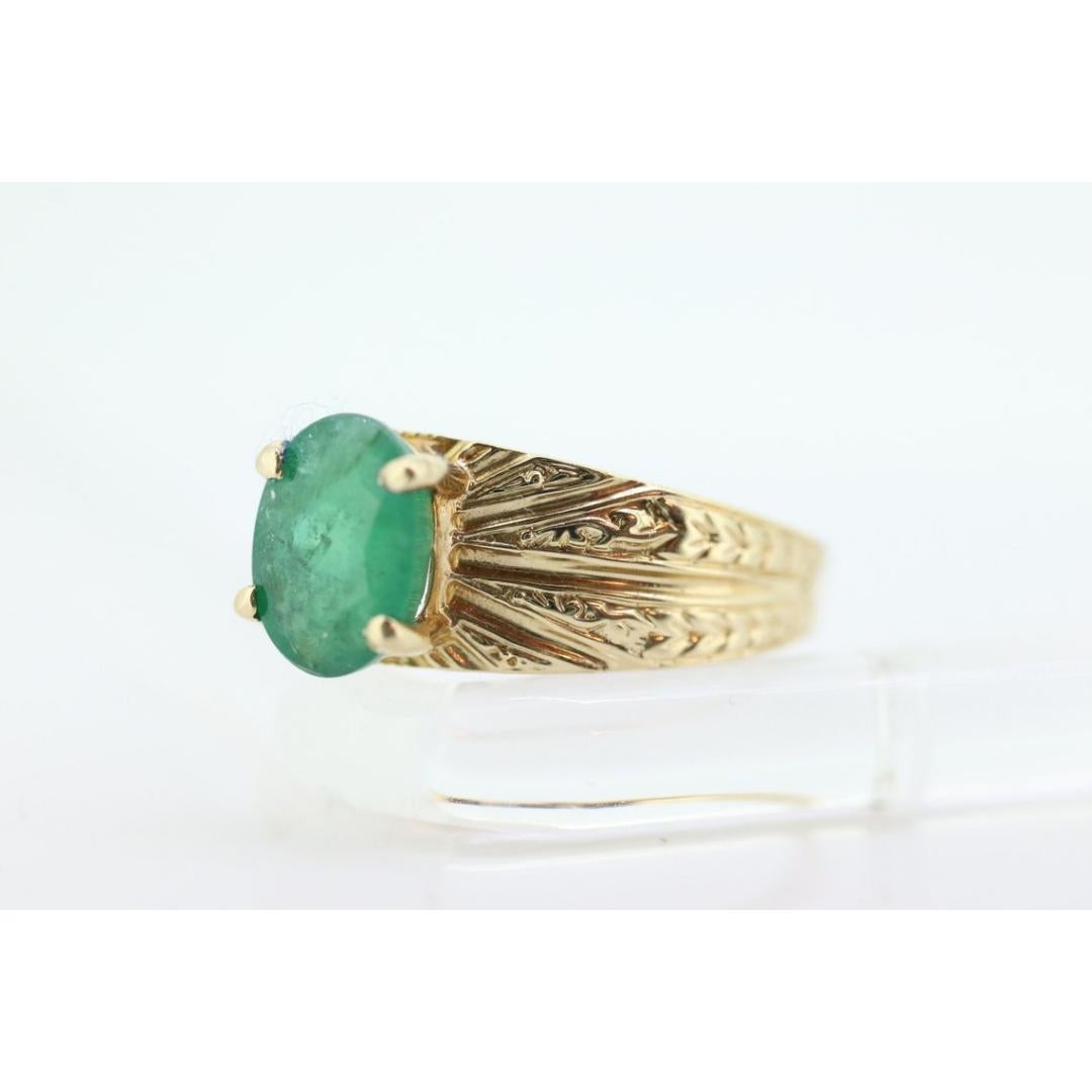 10k Rich green natural 1 carat oval emerald 10k yellow gold vintage solitaire 2