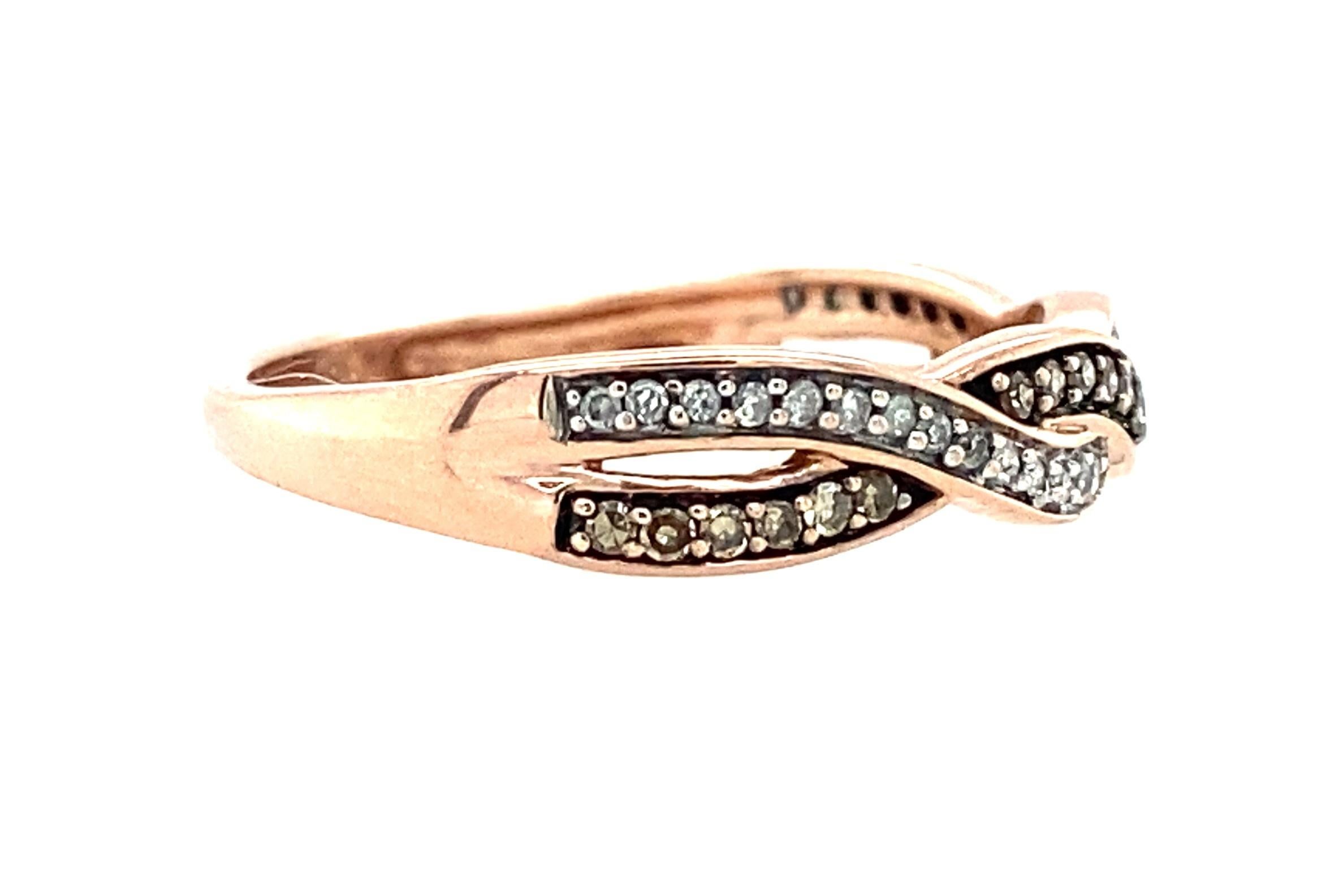 10K Roségold 0,51TCW gedrehter Ring mit schokoladenbraunem und weißem Diamanten im Zustand „Gut“ in Towson, MD
