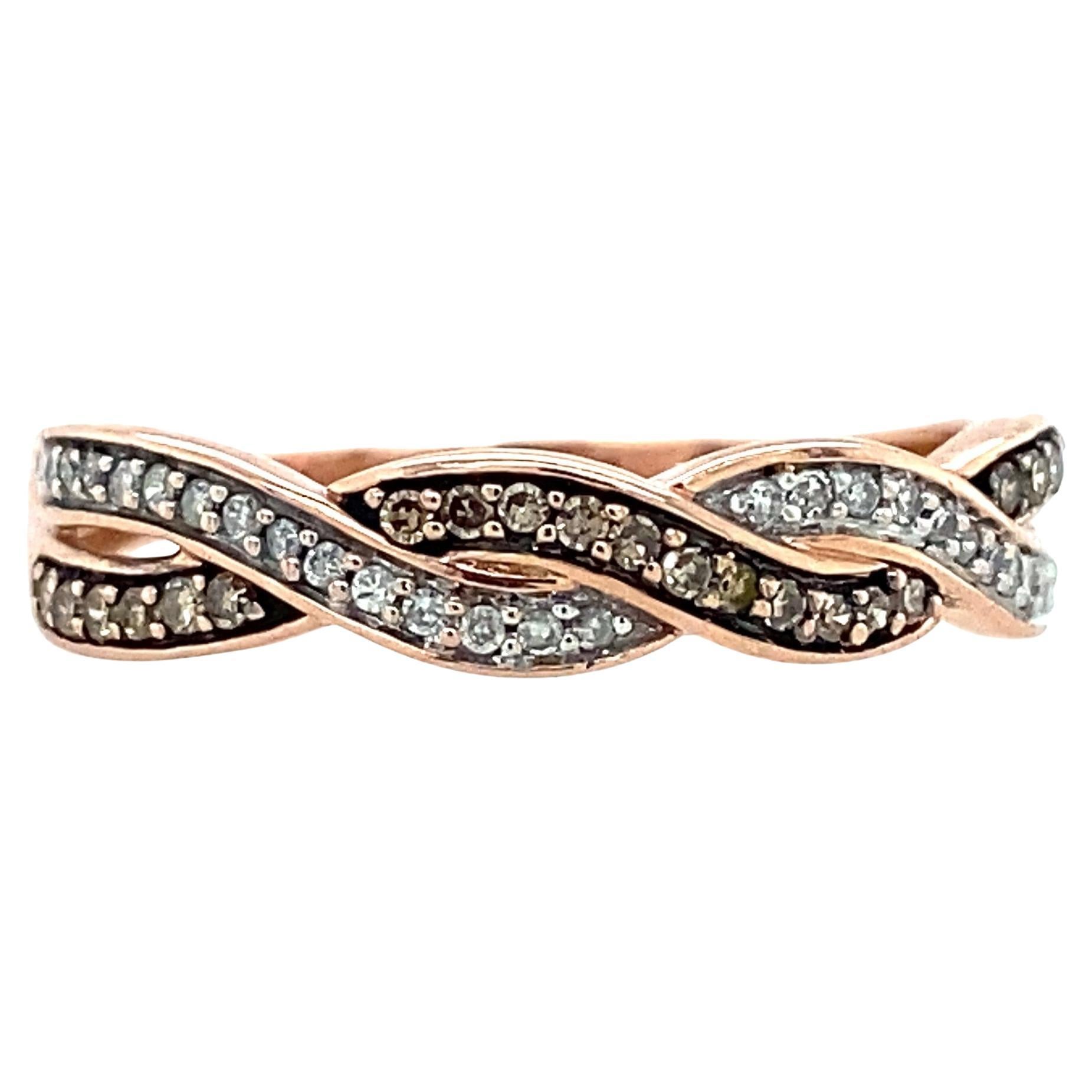 10K Roségold 0,51TCW gedrehter Ring mit schokoladenbraunem und weißem Diamanten