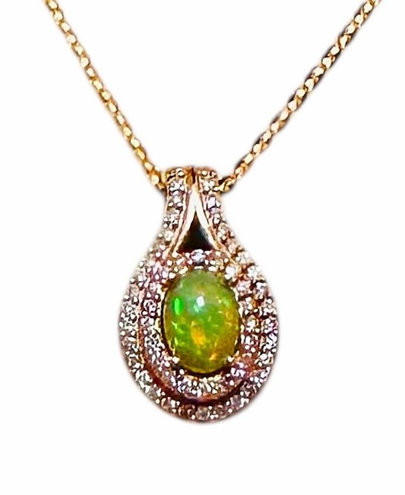 10k Rose Gold .70 Carat Opal & .20 Carat Diamond Pendant On 14k Italian Chain im Zustand „Hervorragend“ im Angebot in Eagan, MN