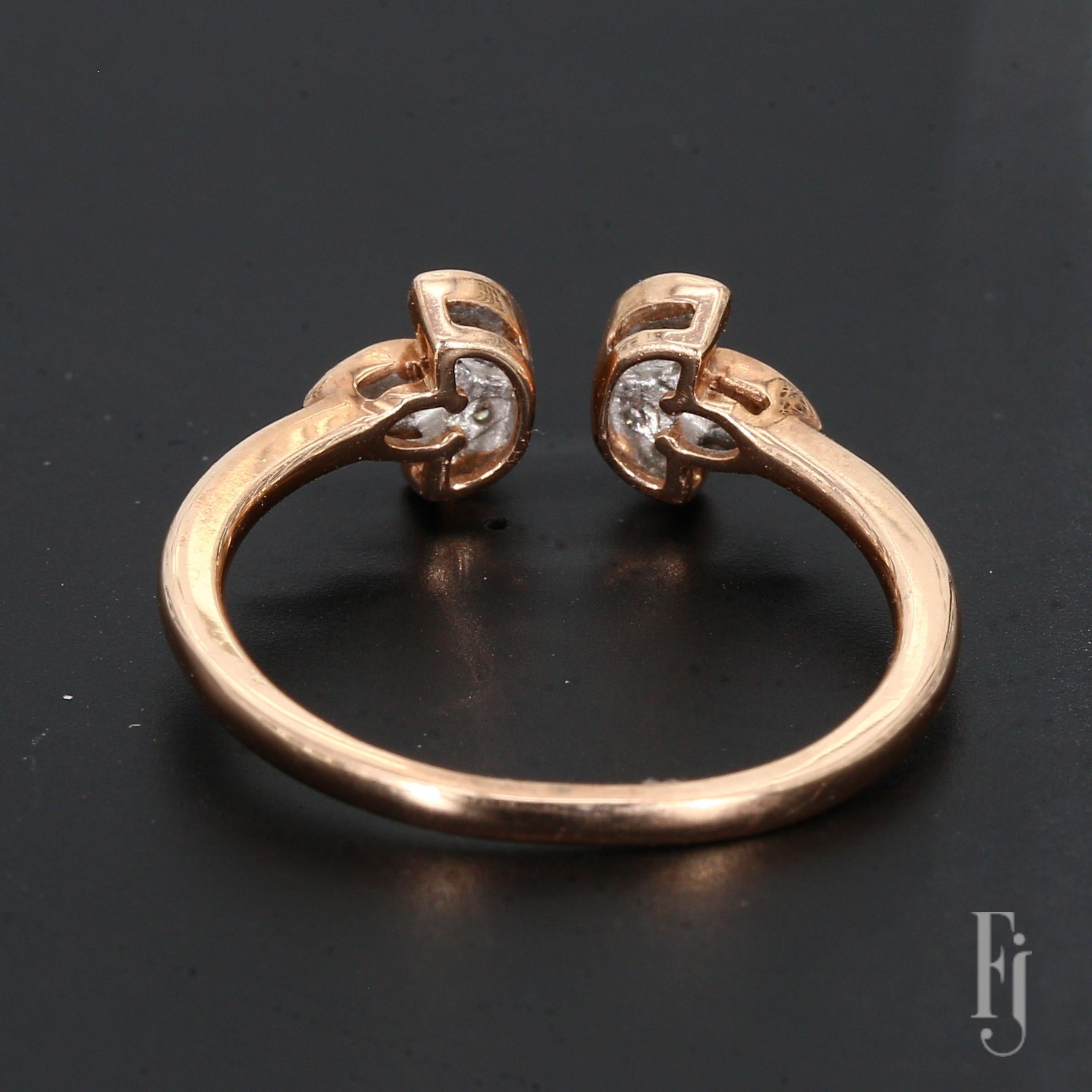 Taglio rotondo Anello Bypass in oro rosa 10k con accenti di diamanti rotondi - Misura 6,5 in vendita