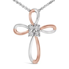 Halskette mit Kreuzanhänger aus 10K rosévergoldetem Sterlingsilber mit Diamantakzenten