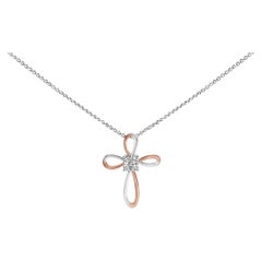 Halskette mit Kreuzanhänger aus 10K rosévergoldetem Sterlingsilber mit Diamantakzenten