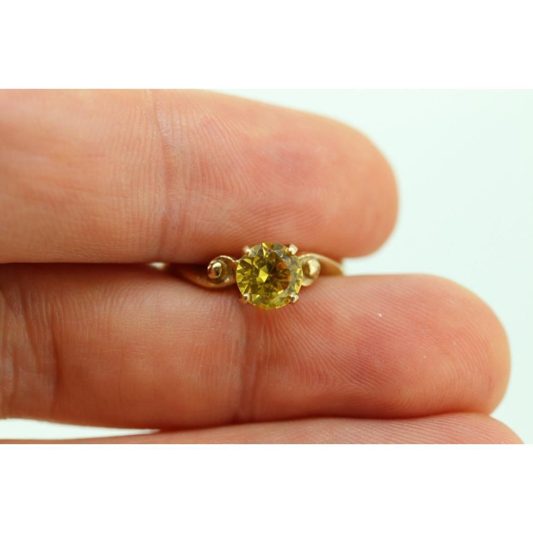 Bague saphir rond 10 carats saphir jaune saphir jaune. Bague solitaire jaune saphir en vente 1