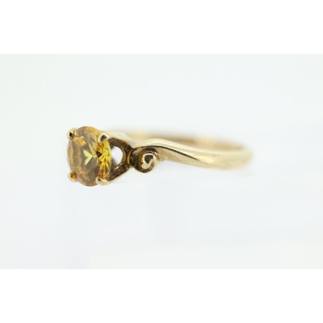 Bague saphir rond 10 carats saphir jaune saphir jaune. Bague solitaire jaune saphir en vente 2