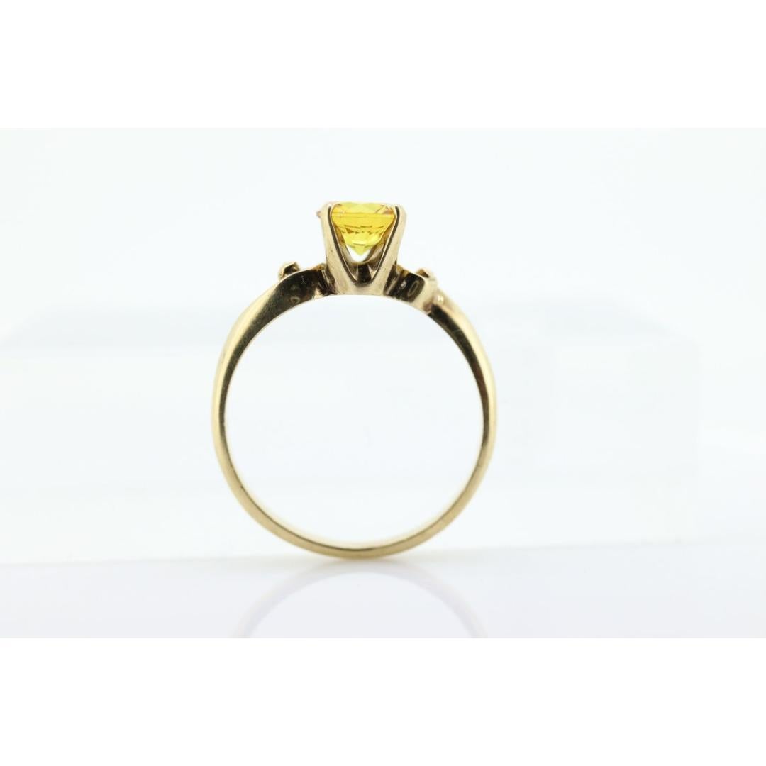 Bague saphir rond 10 carats saphir jaune saphir jaune. Bague solitaire jaune saphir en vente 3