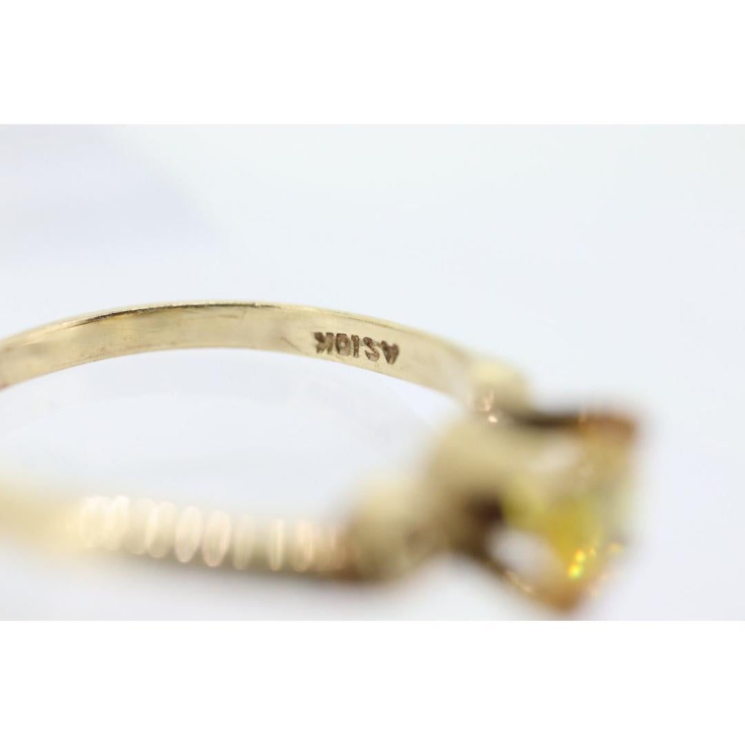 Bague saphir rond 10 carats saphir jaune saphir jaune. Bague solitaire jaune saphir en vente 4