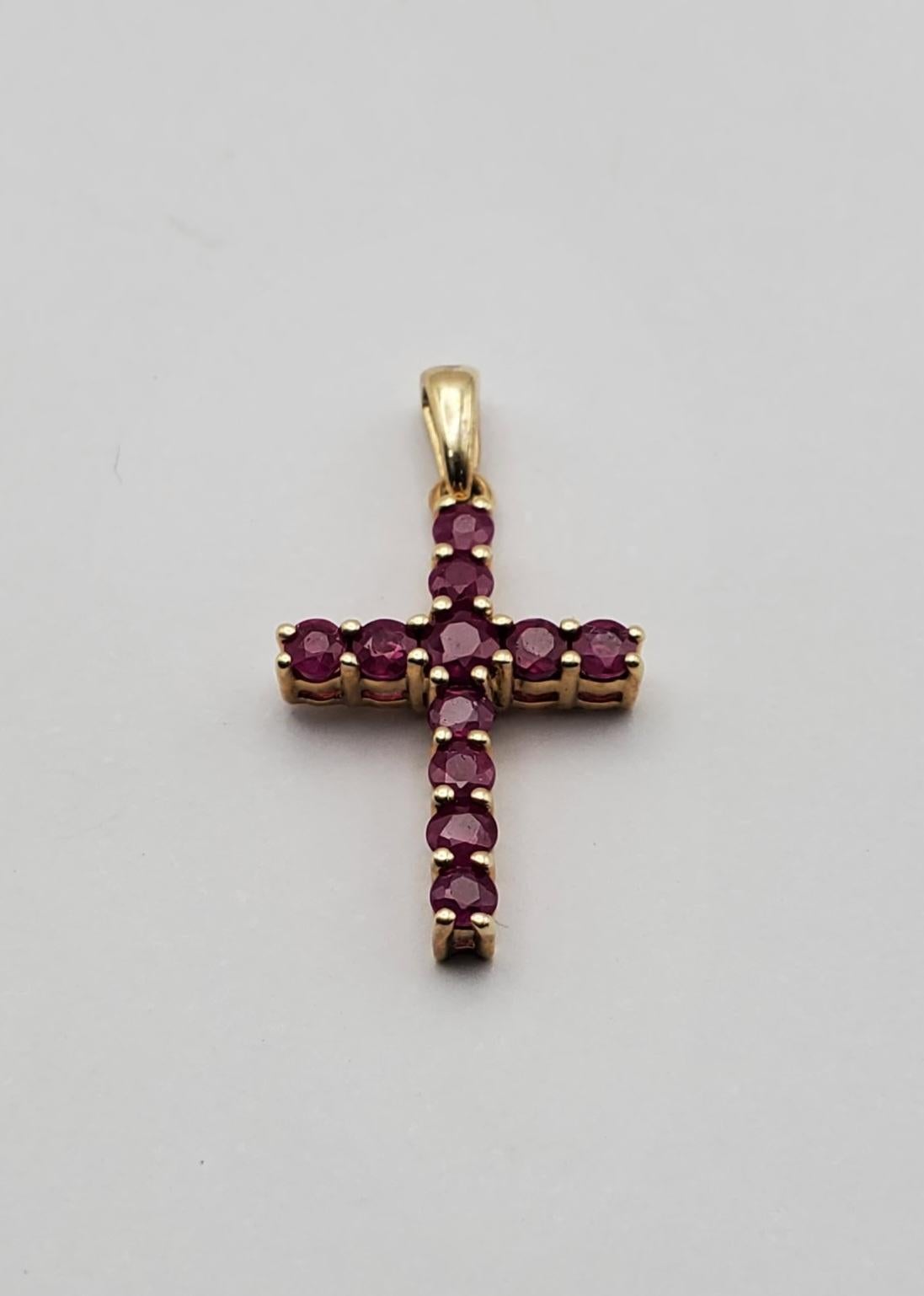 Colgante Cruz de Rubí 10K en venta 1