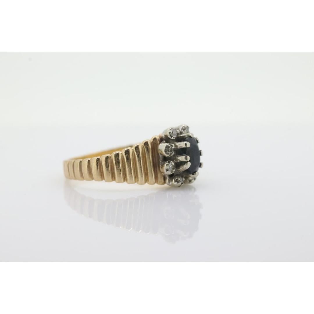Vintage from the 1980s
Size: 5 US
Materials: Gold
Gemstone: Sapphire
Gem color: Blue

Band color: Yellow

About this item

Beautiful 80s Halo Ring. Blue center Sapphire. Cut in a oval faceted design. Surrounded by round diamonds.