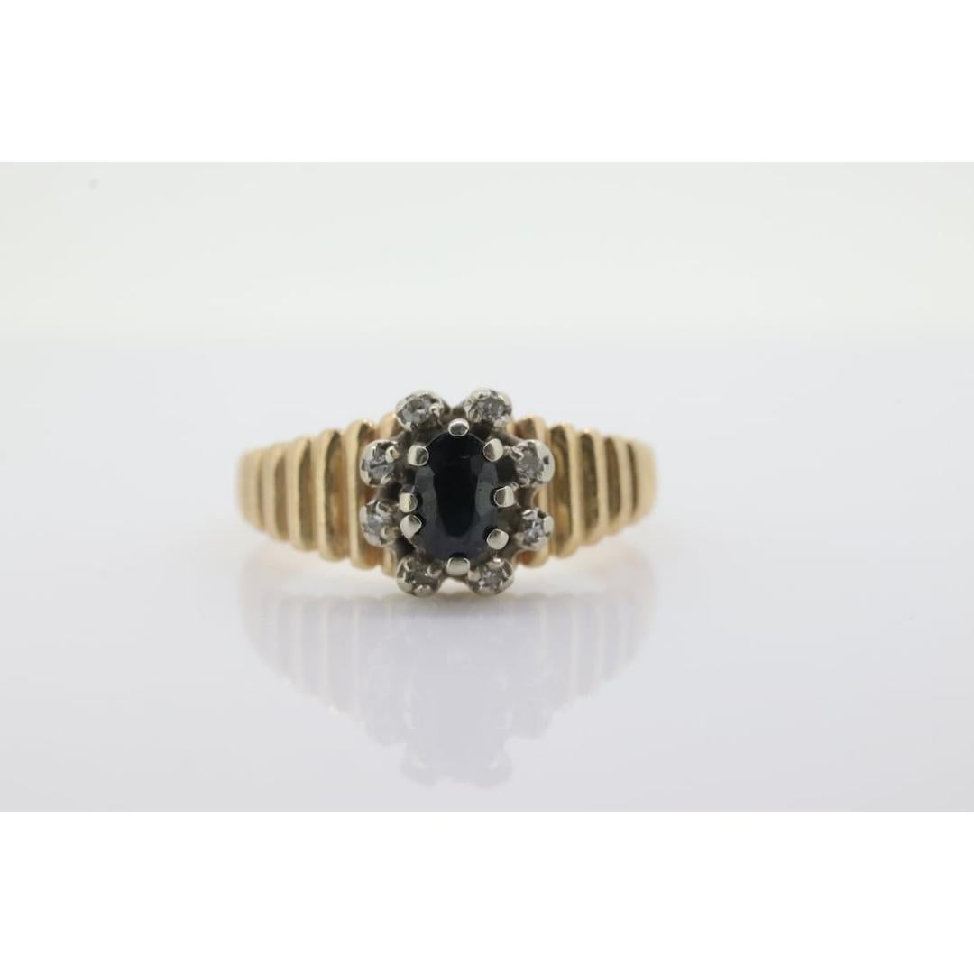 10k Sapphire and diamond Halo ring. 10k Blue sapphire and diamond ribbed band. In Good Condition For Sale In Port Charlotte, FL