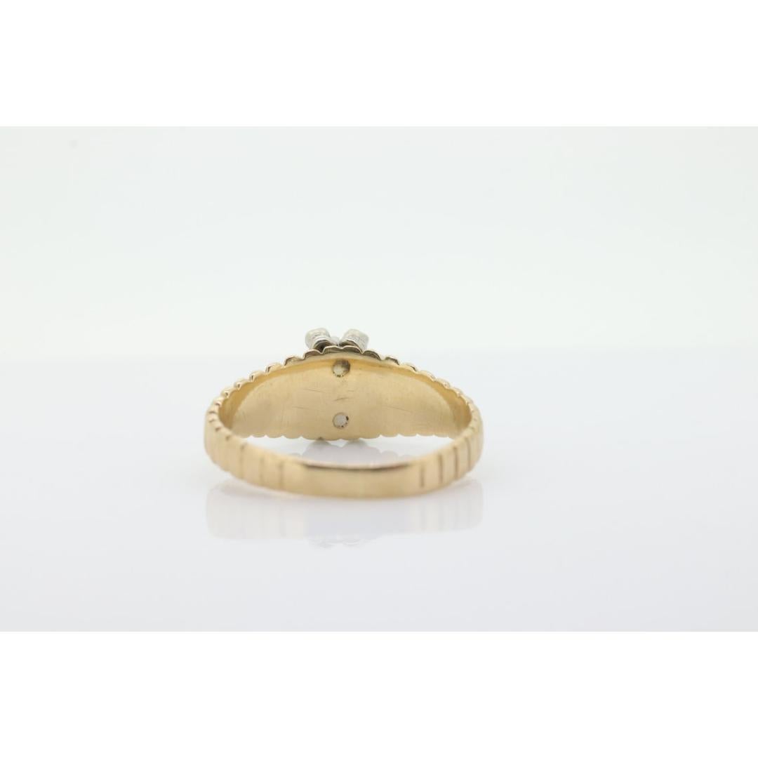 10k Sapphire and diamond Halo ring. 10k Blue sapphire and diamond ribbed band. For Sale 2