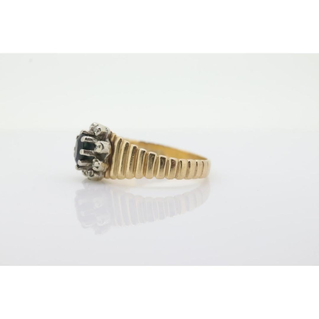 10k Sapphire and diamond Halo ring. 10k Blue sapphire and diamond ribbed band. For Sale 4