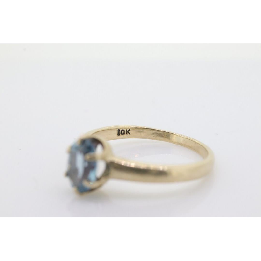 10k Topaz Solitaire Ring. 10k yellow gold HANDWROUGHT Blue Oval Topaz solitaire For Sale 2