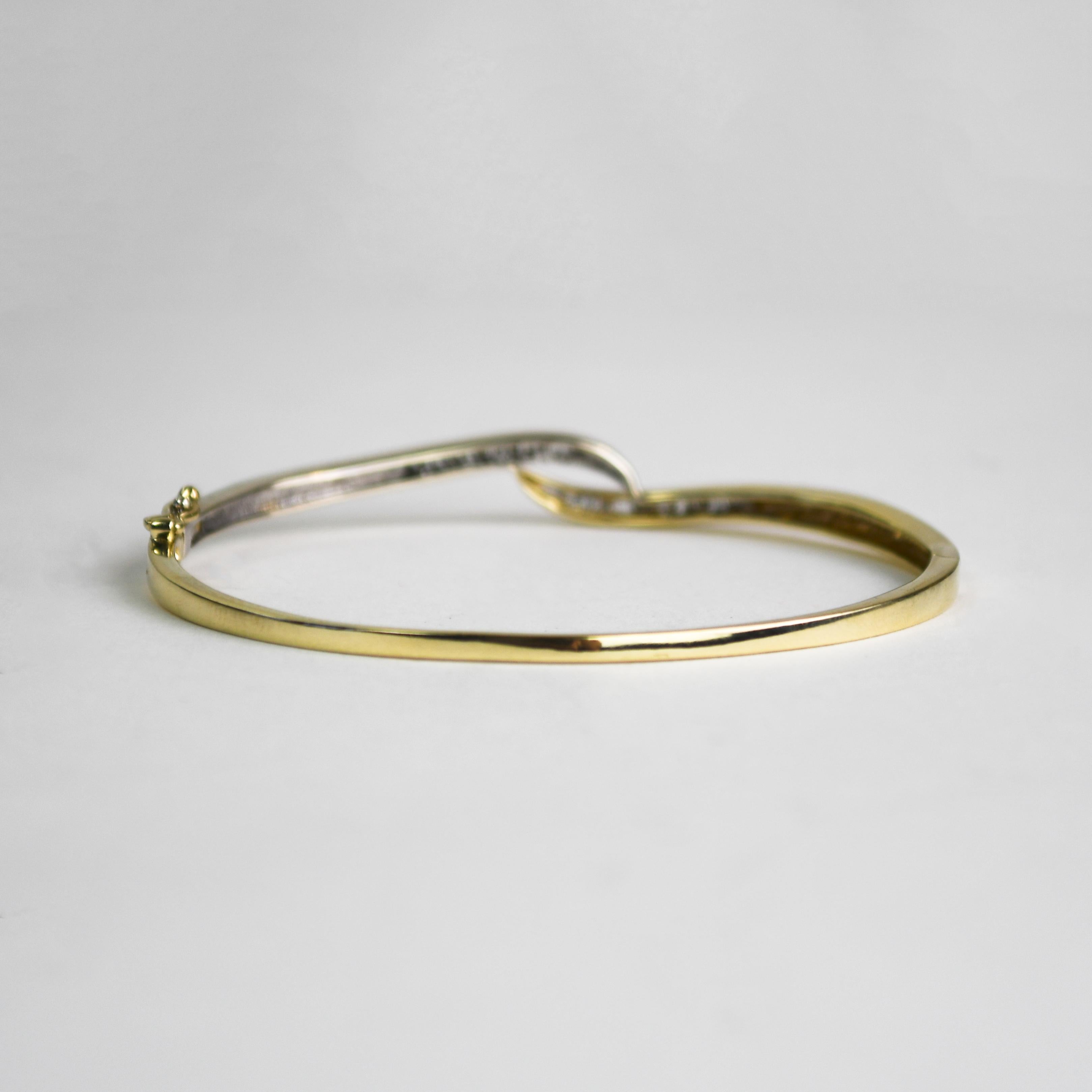 Taille ronde Bracelet jonc bicolore 10 carats avec diamants 0,25 carat en vente